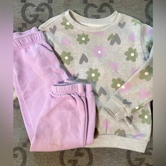 Outfit. - Picture 1 of 3